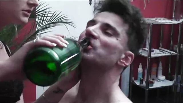 Podłącz sex amatorki aparat Tatuaż farby